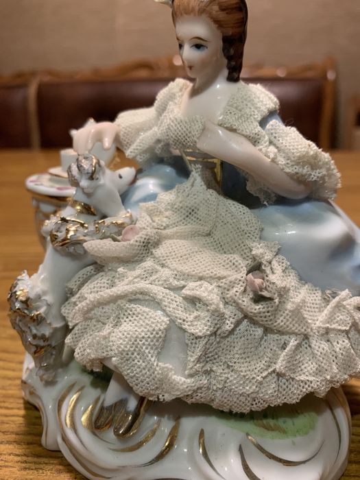 Статуетка Дама із собачкою