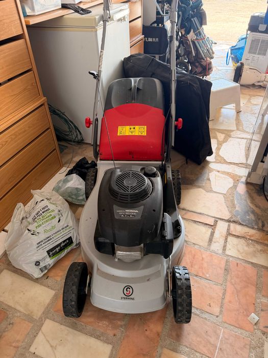 Máquina de Cortar Relva Usada – Bom Estado – Fácil de Usar