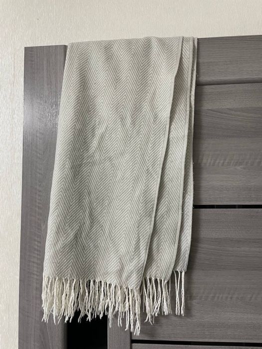 Продаю шарф світло-сірого кольору