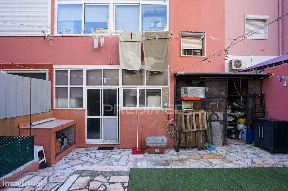 Apartamento T2 + 1 Com Terraço No Centro Da Amadora — Mina De Água, Lisboa