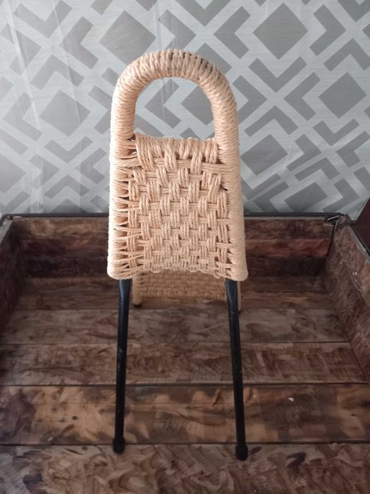 Peça de mobiliário artesanal, de origem alentejana