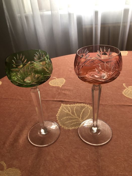 Kieliszki kryształowe do wina.