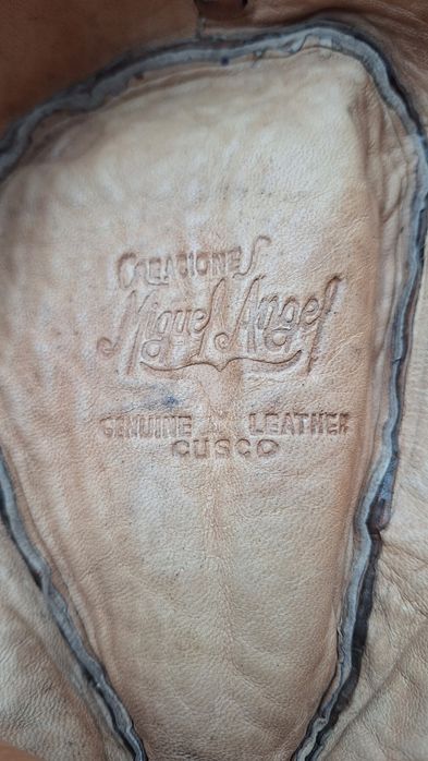 Кожаная ковбойска шляпа.