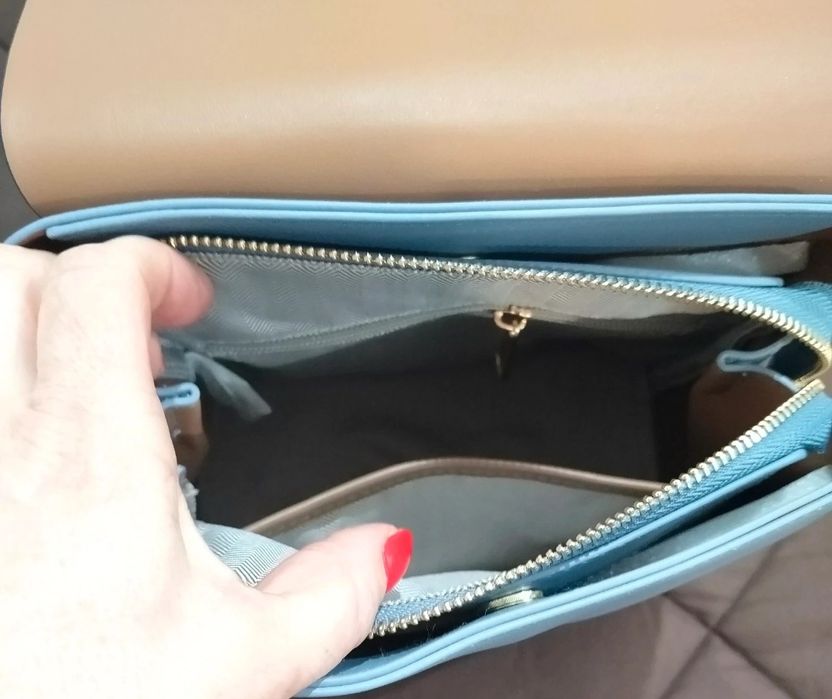 Mochila azul nova