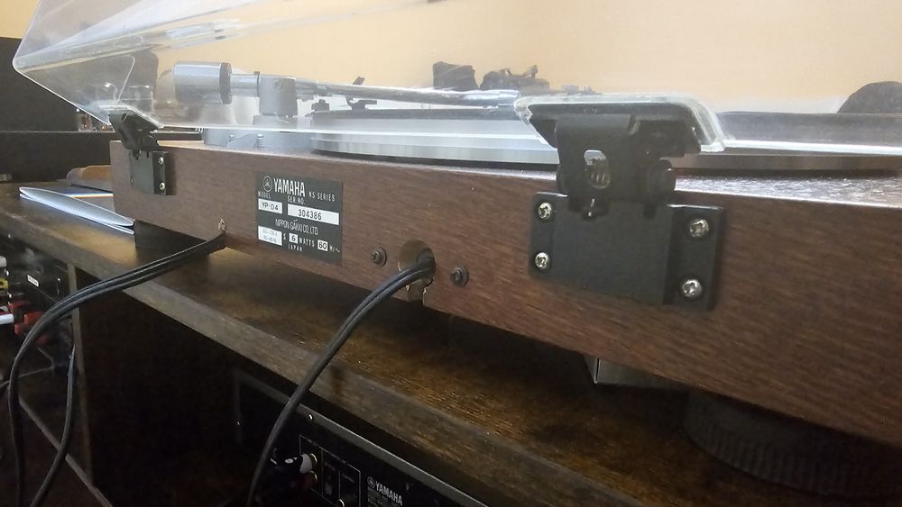 Програвач вінілу Yamaha YP-D4.