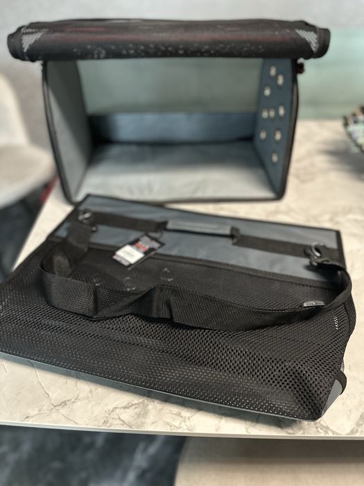 Сумка-переноска для кота або маленької собаки.