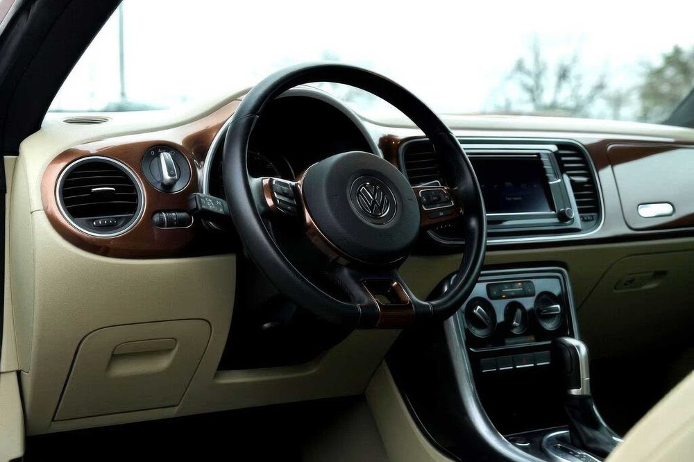 Volkswagen Beetle SE Convertible      2017