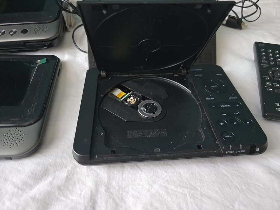 DVD przenośne monitory  na zagłówki DIVX MP3