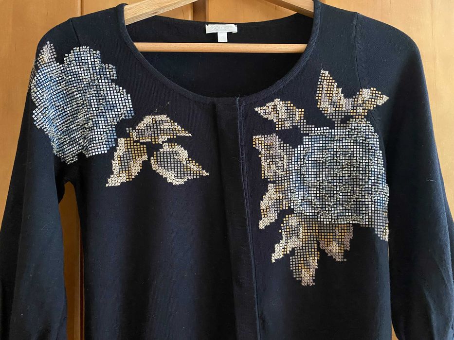 Elegancki czarny sweterek z haftem Solar S