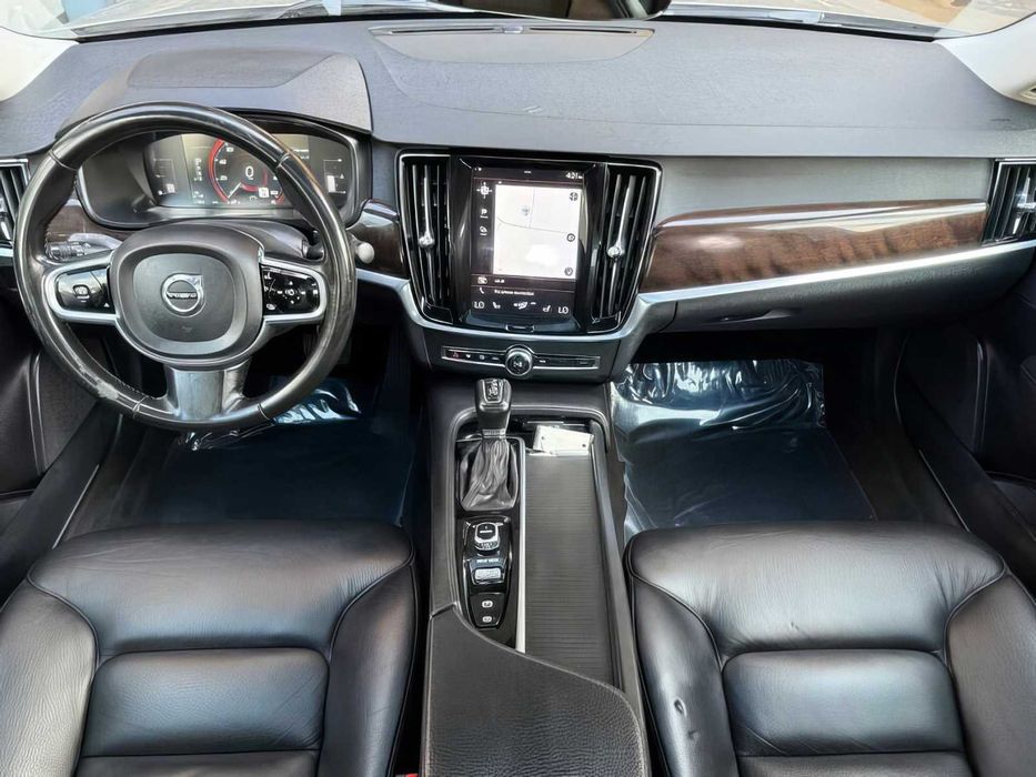 Volvo S90      2017