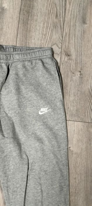 продам чоловічі спортивні штани Nike 
в хорошому стані 
розмір L