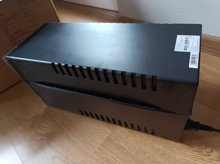 Zasilacz Awaryjny UPS 1500VA 900W
