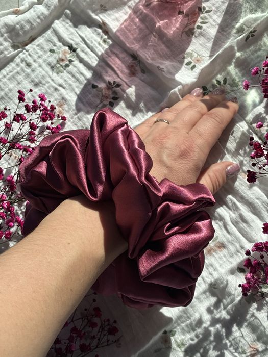 Jedwabna scrunchie do włosów, gumka jedwab włosy