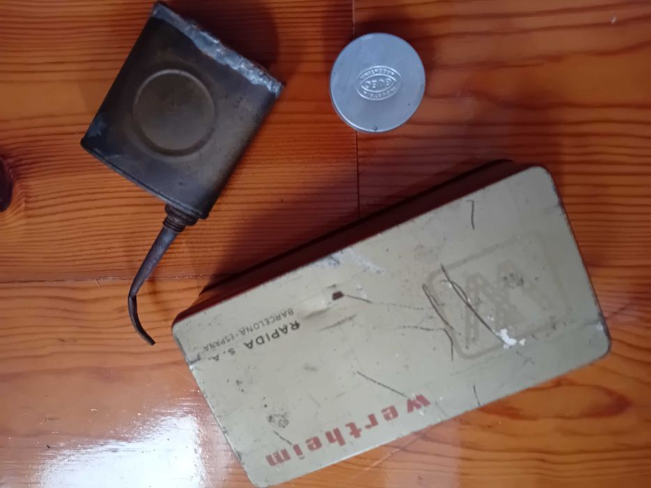 Lote 5 latas e 2 chapas antigas