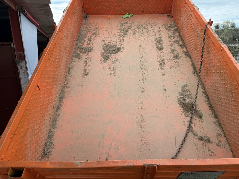 Reboque agricula basculante