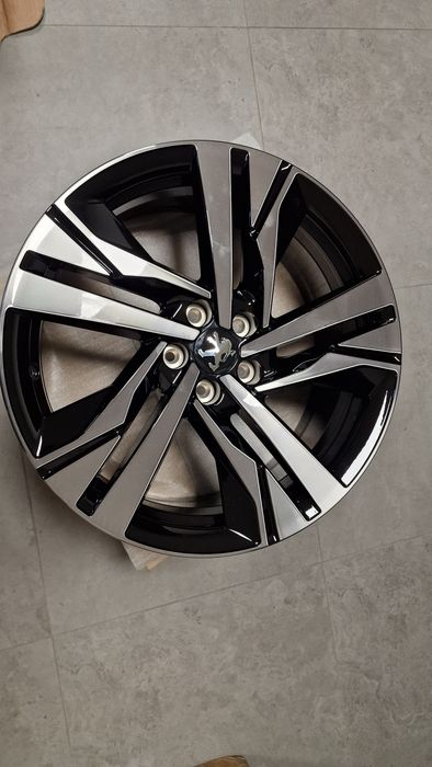 Nowe Oryginalne Felgi Peugeot Citroen 5x108 8J 19" ET 44 4 szt