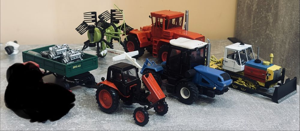 Продам модели 1:43(камаз,ваз,иж,трактора,краны,прицепы)