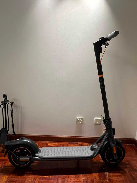 Ninebot F40 | Excelente Estado | 1008.2 km | Caixa + Fatura | 400€