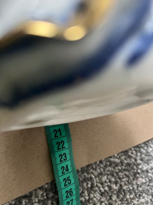 Статуетка дама….