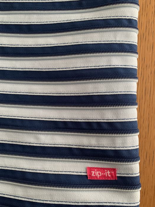 Saco Zip it em tecido ás riscas azuis