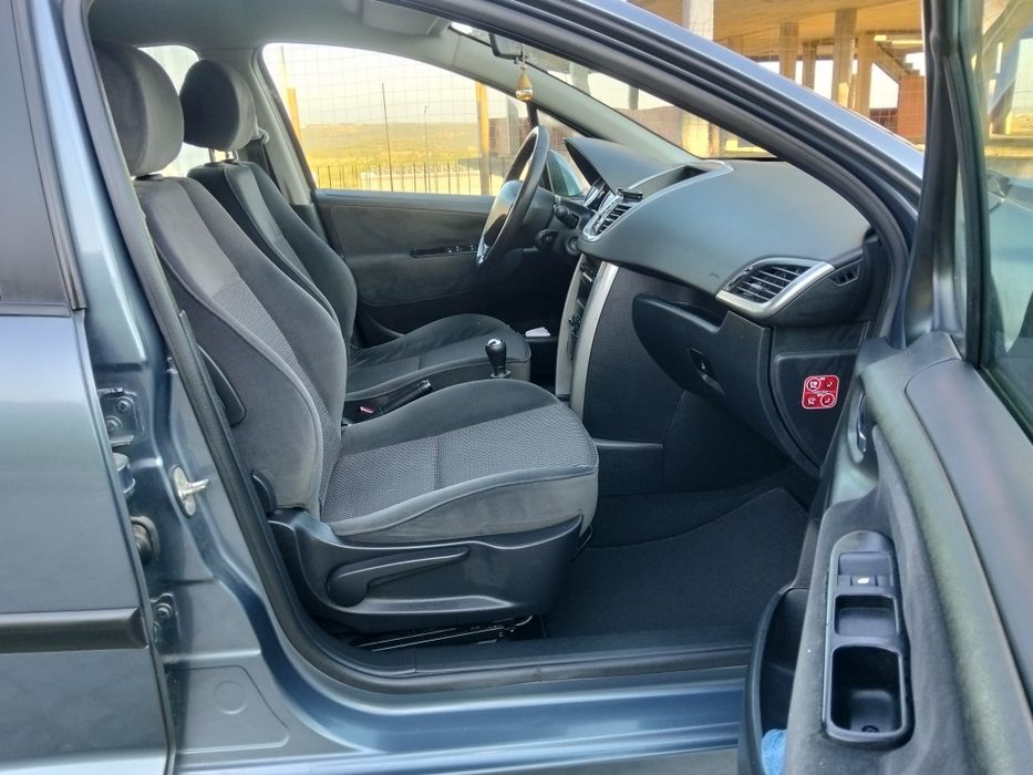 Peugeot 207 1.4HDI de 2007/8 em estado novo