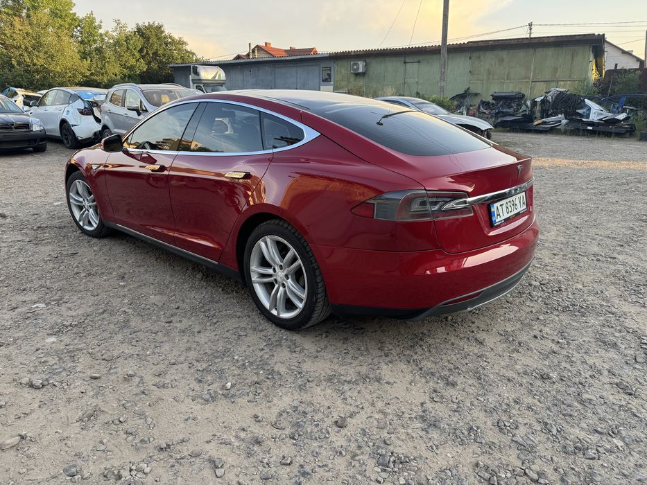 Tesla S для оренди таксі