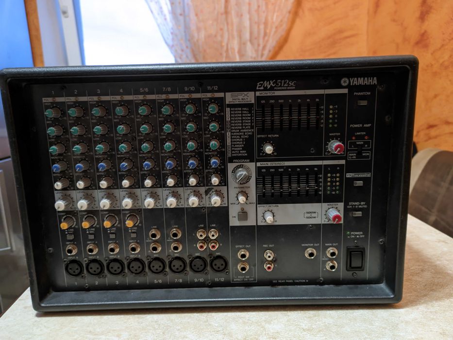 Мікшерний пульт з підсилювачем YAMAHA EMX512SC