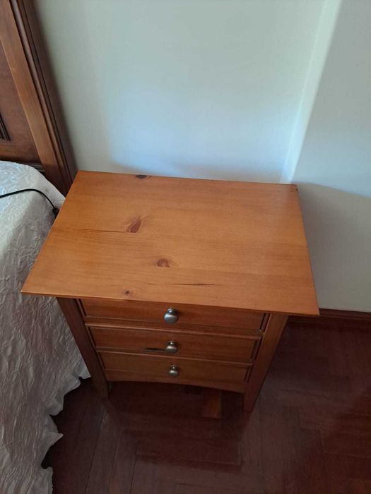 Mesinha de cabeceira