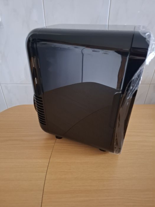 Mini frigorífico portátil compacto 6 litros / 6 latas 220/250 V 2.56kg