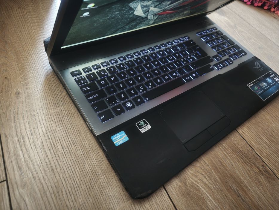 Asus i7 GTX 670m 16gb ram SSD full HD 17 cali laptop