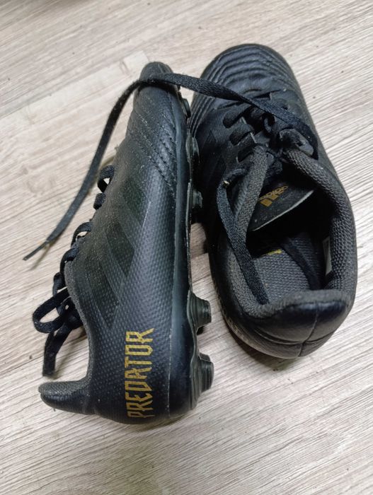 Buty dziecięce sportowe dla piłkarza