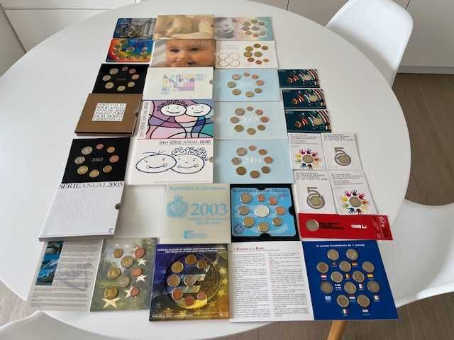 conjunto com 21 set de moedas de euro