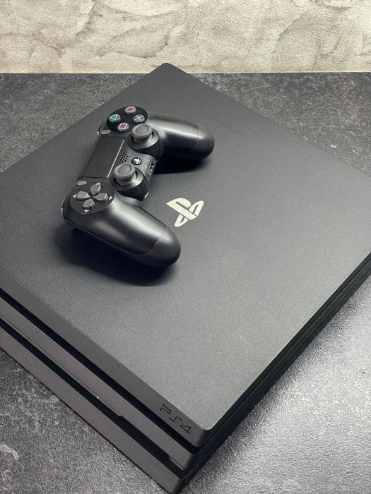 Sony PlayStation 4 Pro (CUH-7116B) — 1 ТБ, один джойстик.