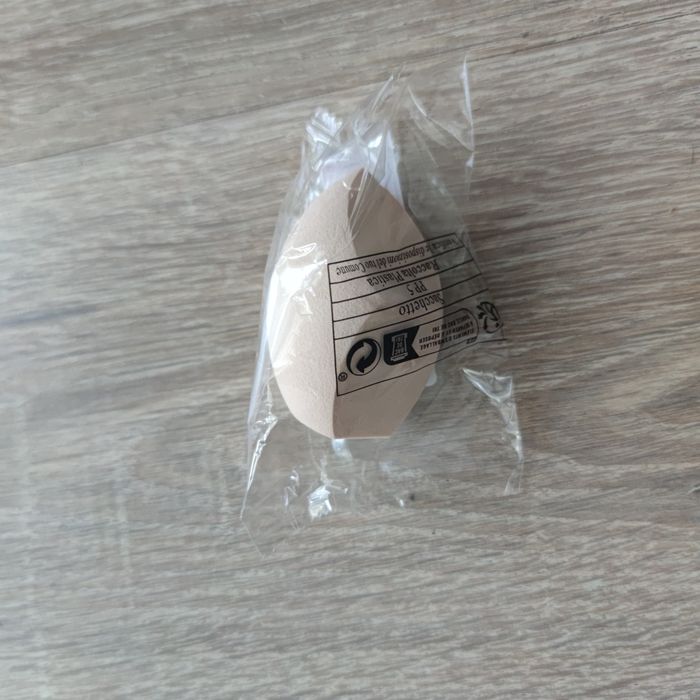 Gąbeczka do podkładu, korektora kremowa