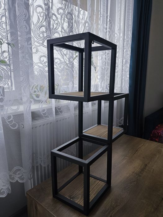 Półka ścienna w stylu loftowym