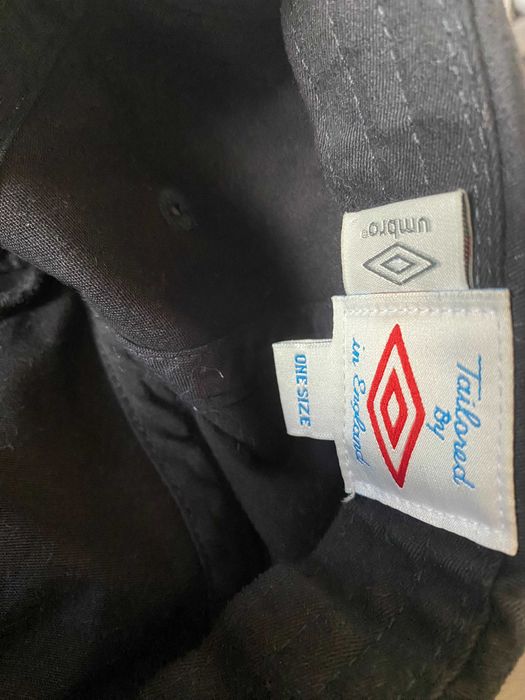 Kaszkiet MANCHESTER CITY - 2010 - 2011 - Umbro - UNIKAT