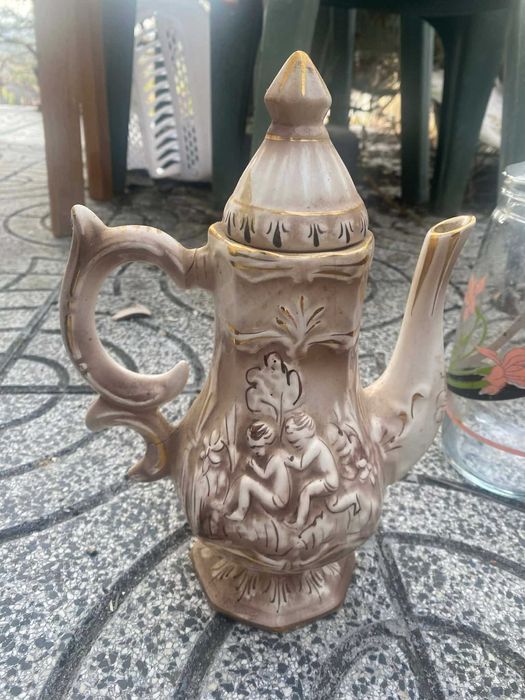 Coisas antigas,quadros cadieiros e vasos
