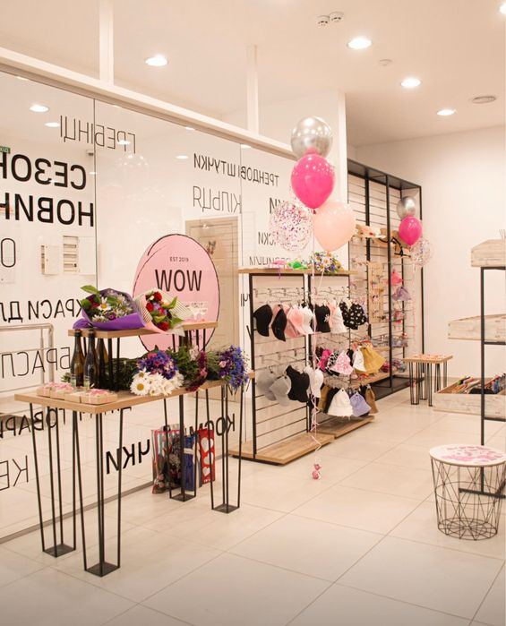 Торгові меблі для магазину та шоуруму, повний комплект, ідеальний стан