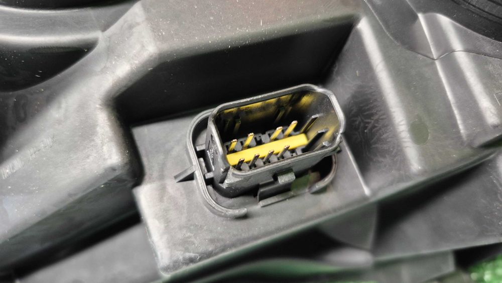 CITROEN BERLINGO/PEUGEOT PARTNER- ÓTICA DIREITA NOVA EMB. VALEO 044786