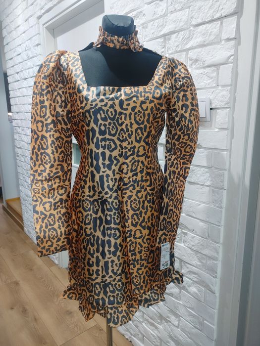 Sukienka pantera bufki dekolt karo