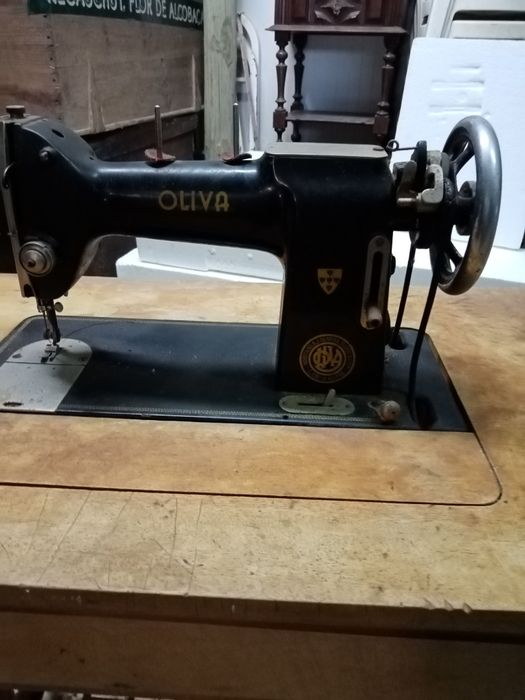 Máquina de costura OLIVA