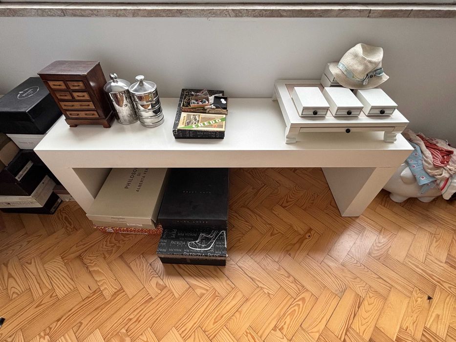 banqueta lacada branca