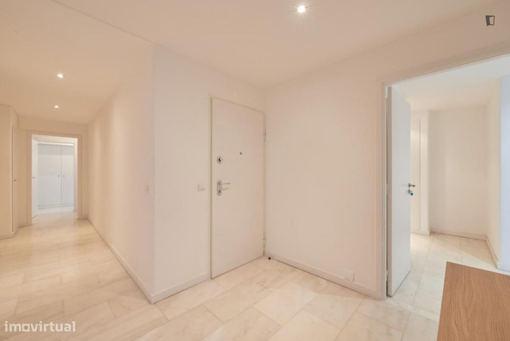 Quarto - localizado em Entrecampos Lisbon