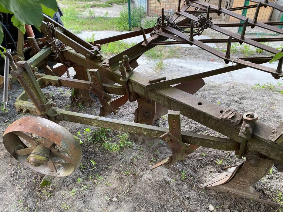 Продається плуг трикорпусний