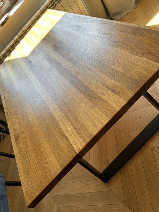 Stół dębowy na matelowych nogach