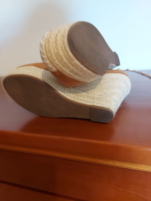 Sandalias de cunha camel tamanho 39