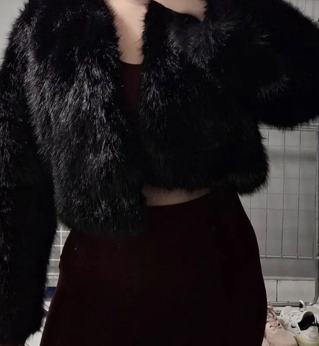 Еко шуба тонка демісезона осіння весняна коротка шубка чорна