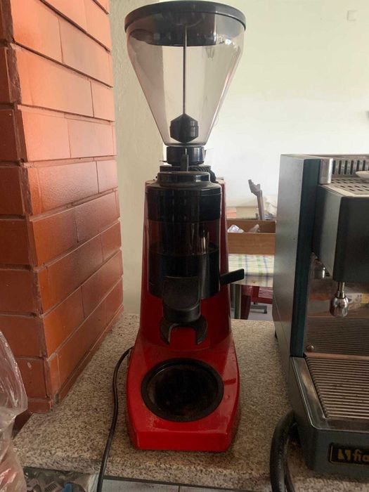 Máquina de Café + Moinho Automático Fiamma – 1 Grupo – COMO NOVA