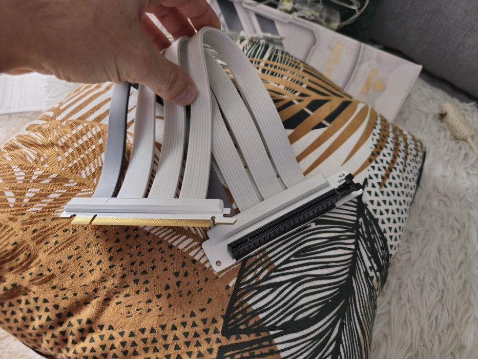 Cooler Master Riser PCIe 4.0 x16, 0.3m, biały przewód do karty graficz