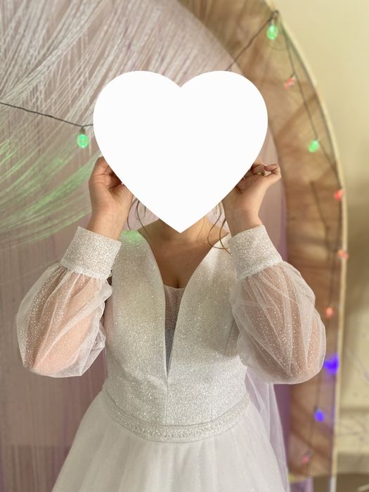 Продам весільню сукню